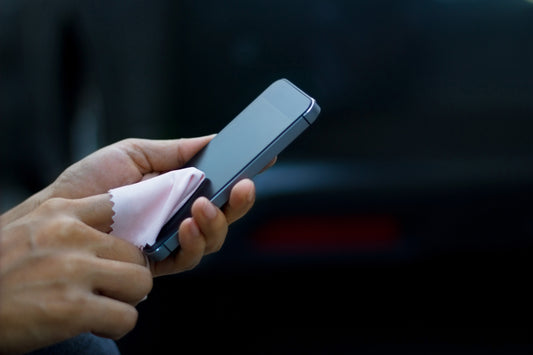 Kako očistiti iPhone - in kako zagotovo ne