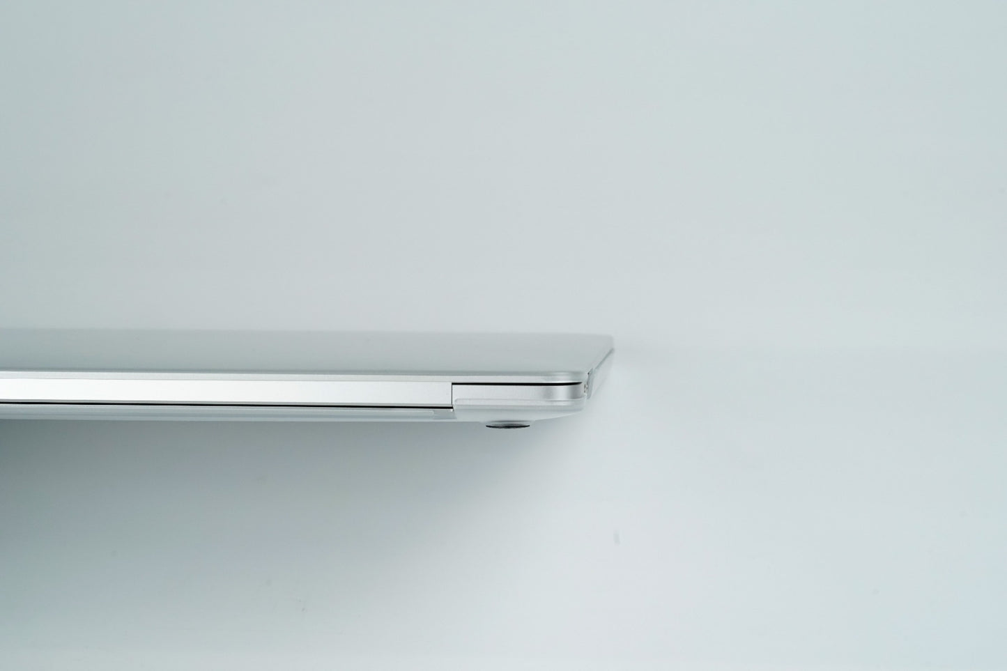 Next One Safeguard zaščita za MacBook Pro 16" - Fog Transparent - iSTYLE SI