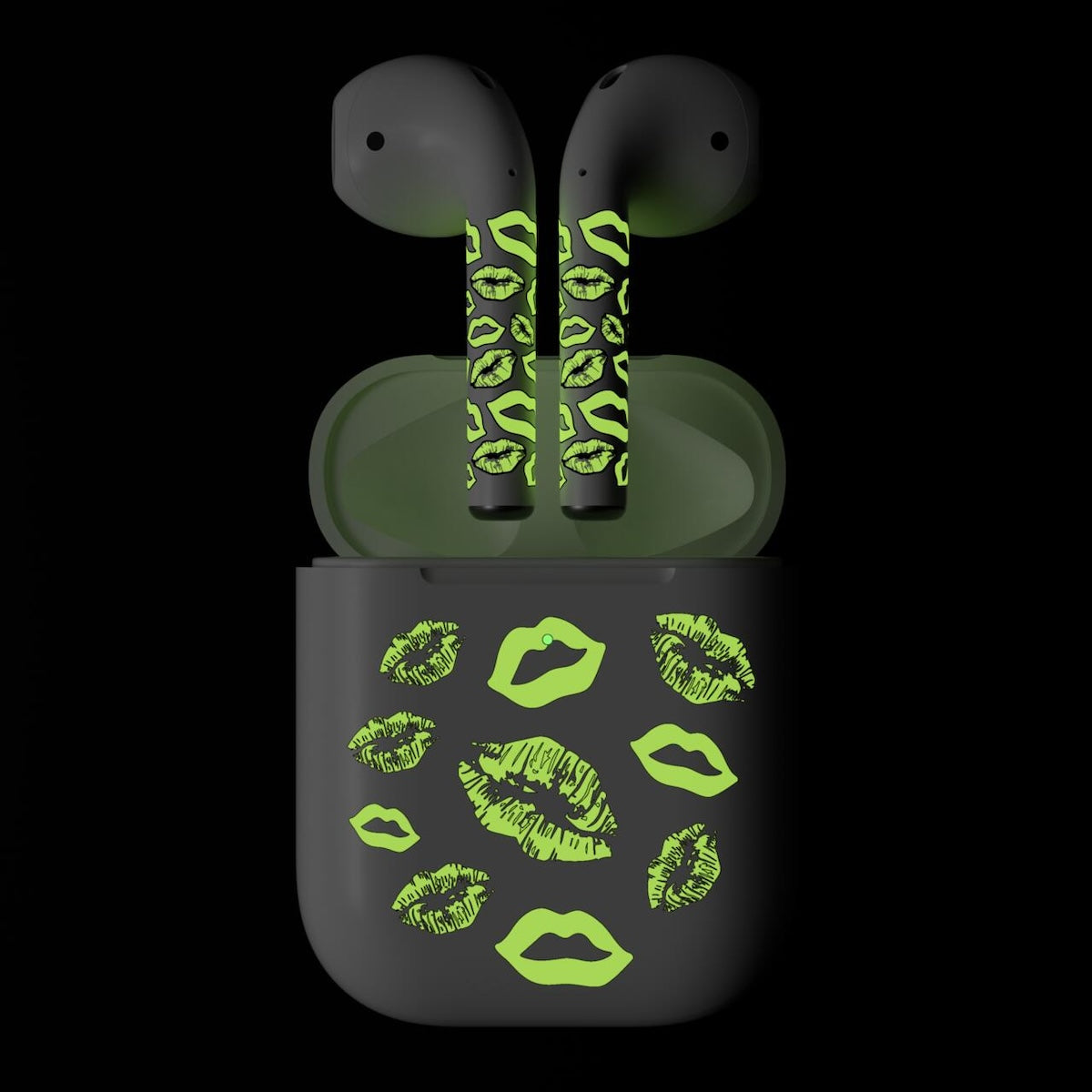 Next One ArtSkin nalepka za Airpods 1. in 2. generacija - svetleče ustnice - iSTYLE SI