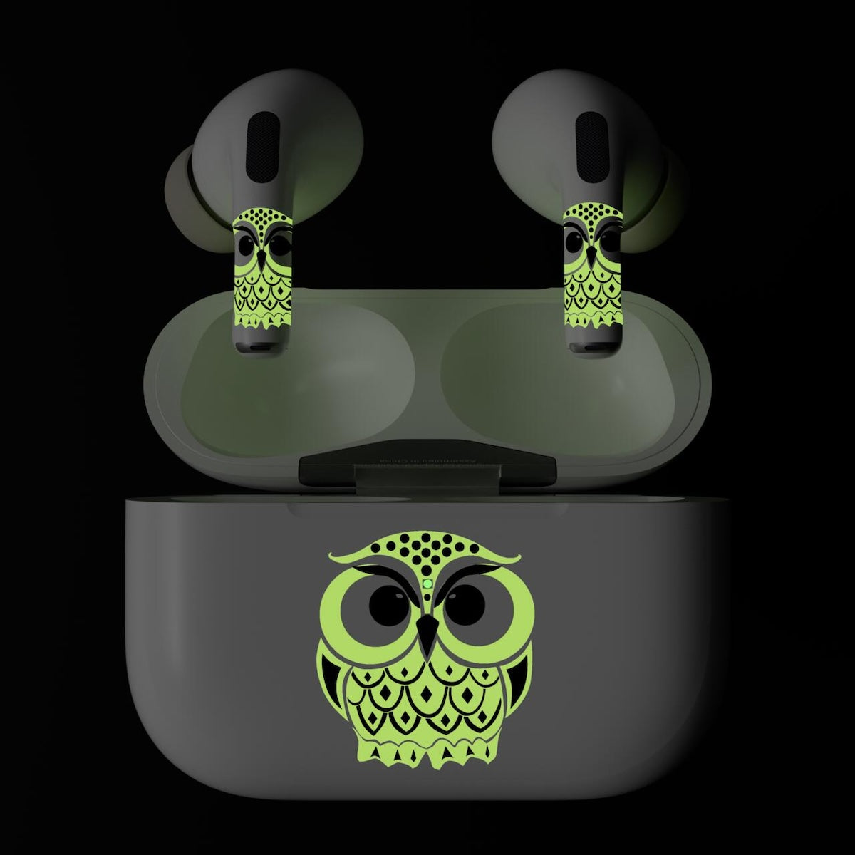 Next One ArtSkin nalepka za Airpods Pro 1. in 2. generacija - svetleča sova - iSTYLE SI