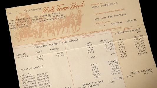 Relikvije Steva Jobsa na dražbi: od pisalne mize iz Applove garaže do prvega čeka