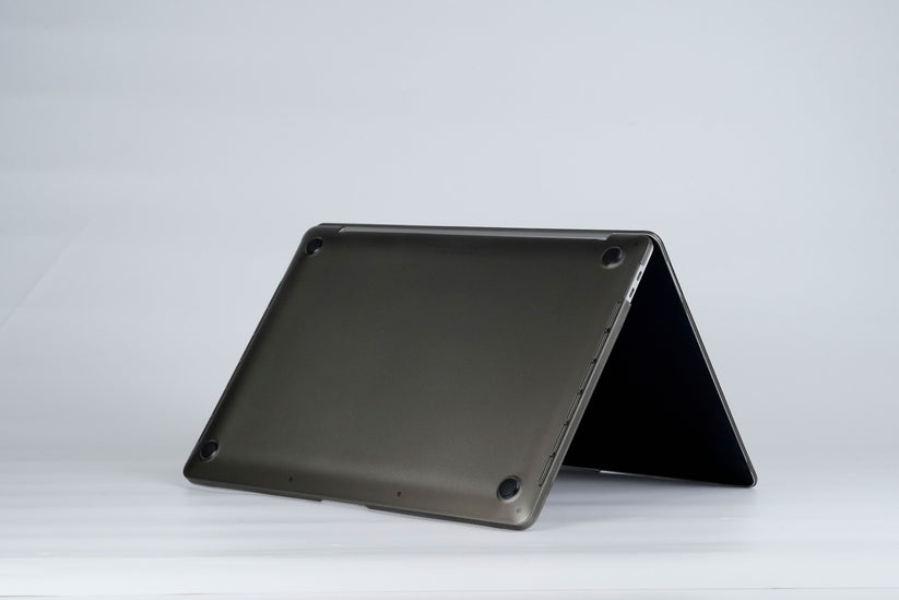 Next One Safeguard zaščita za MacBook Pro 16" - Smoke Black - iSTYLE SI