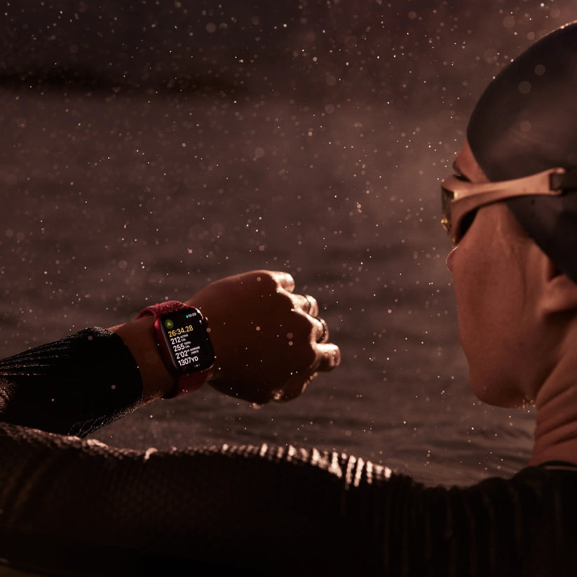 Apple Watch Series 9: GPS, 45mm, ohišje iz aluminija v roza barvi, pašček Sport Loop v nežno roza barvi - iSTYLE SI