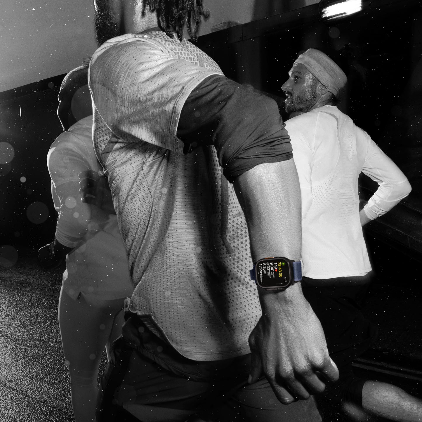 Apple Watch Ultra 2: GPS + Cellular, 49mm, ohišje iz titana v naravni titan barvi, pašček Ocean Band v morsko modri barvi - iSTYLE SI