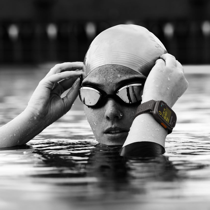 Apple Watch Ultra 2: GPS + Cellular, 49mm, ohišje iz titana v naravni titan barvi, pašček Ocean Band v morsko modri barvi - iSTYLE SI