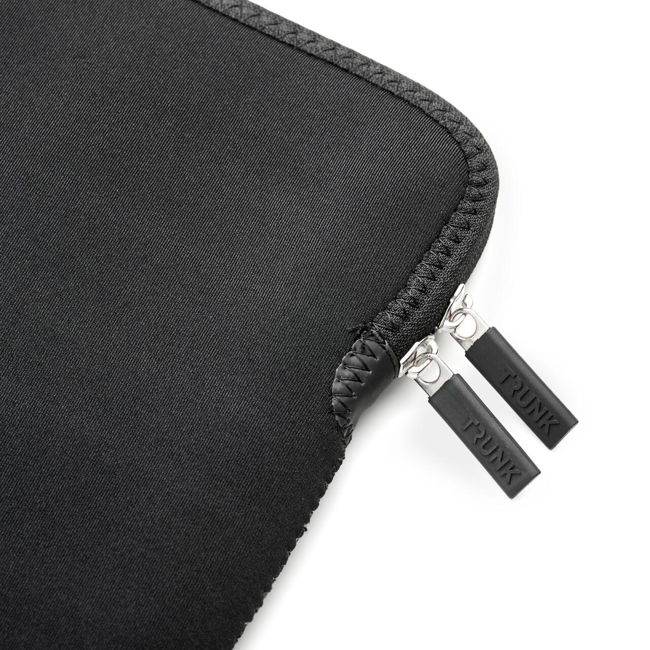 TRUNK neoprenski ovitek za MacBook 16 - črna