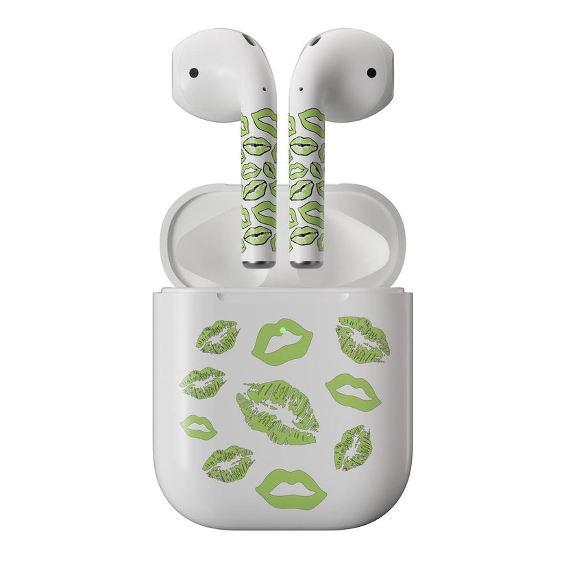Next One ArtSkin nalepka za Airpods 1. in 2. generacija - svetleče ustnice - iSTYLE SI