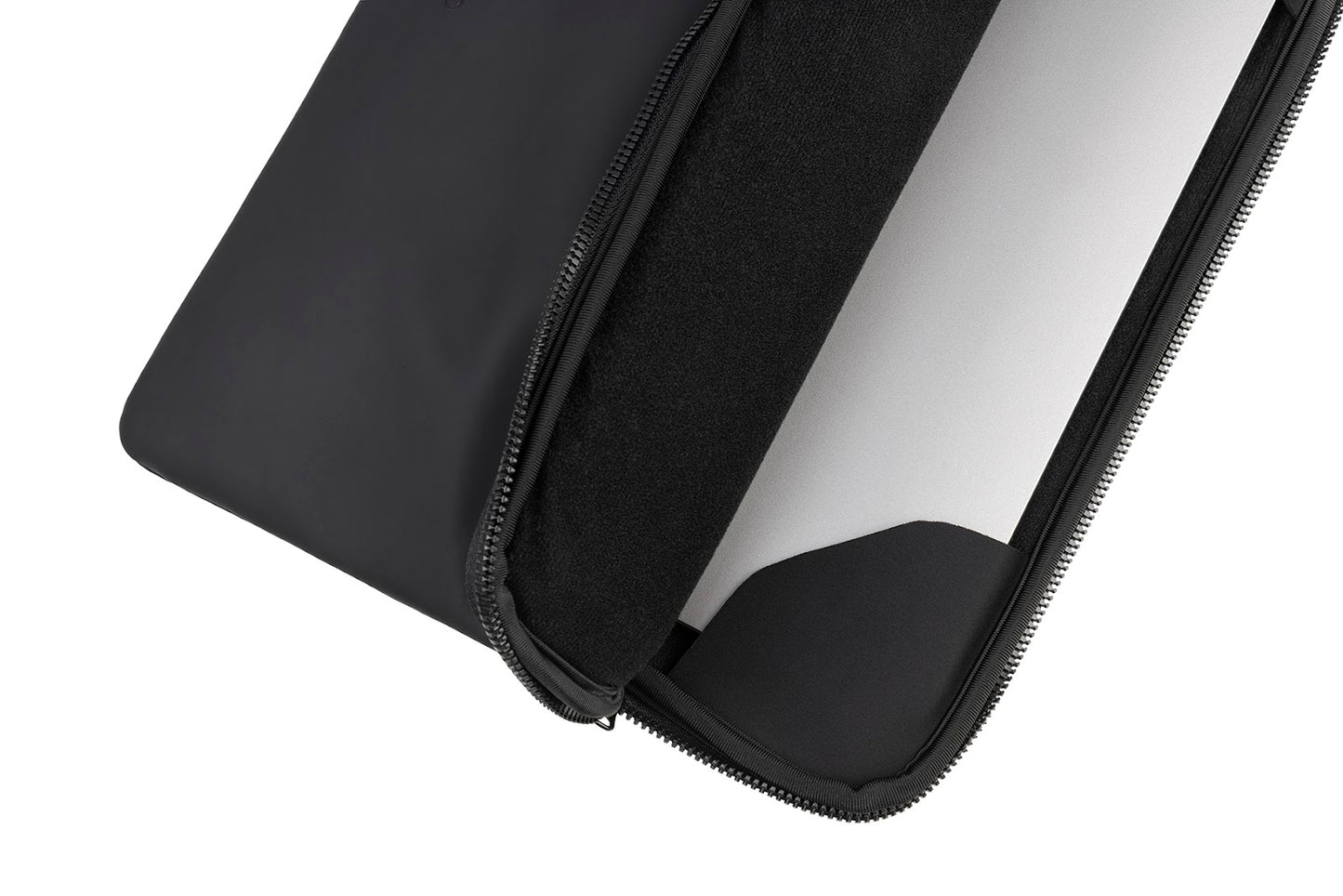 Tucano Gommo Sleeve ovitek za MacBook Air 15 - Črna
