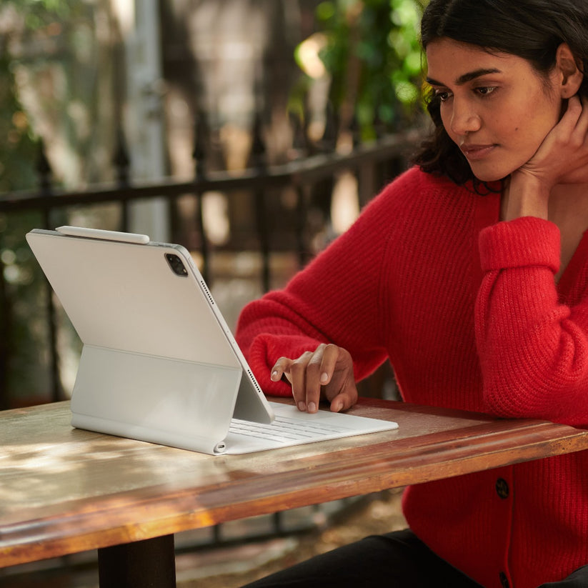 Apple tipkovnica Magic Keyboard za iPad Pro 11 (3. in 4. gen) in iPad Air (4. in 5. gen ter M2) - slovenska - bela - iSTYLE SI